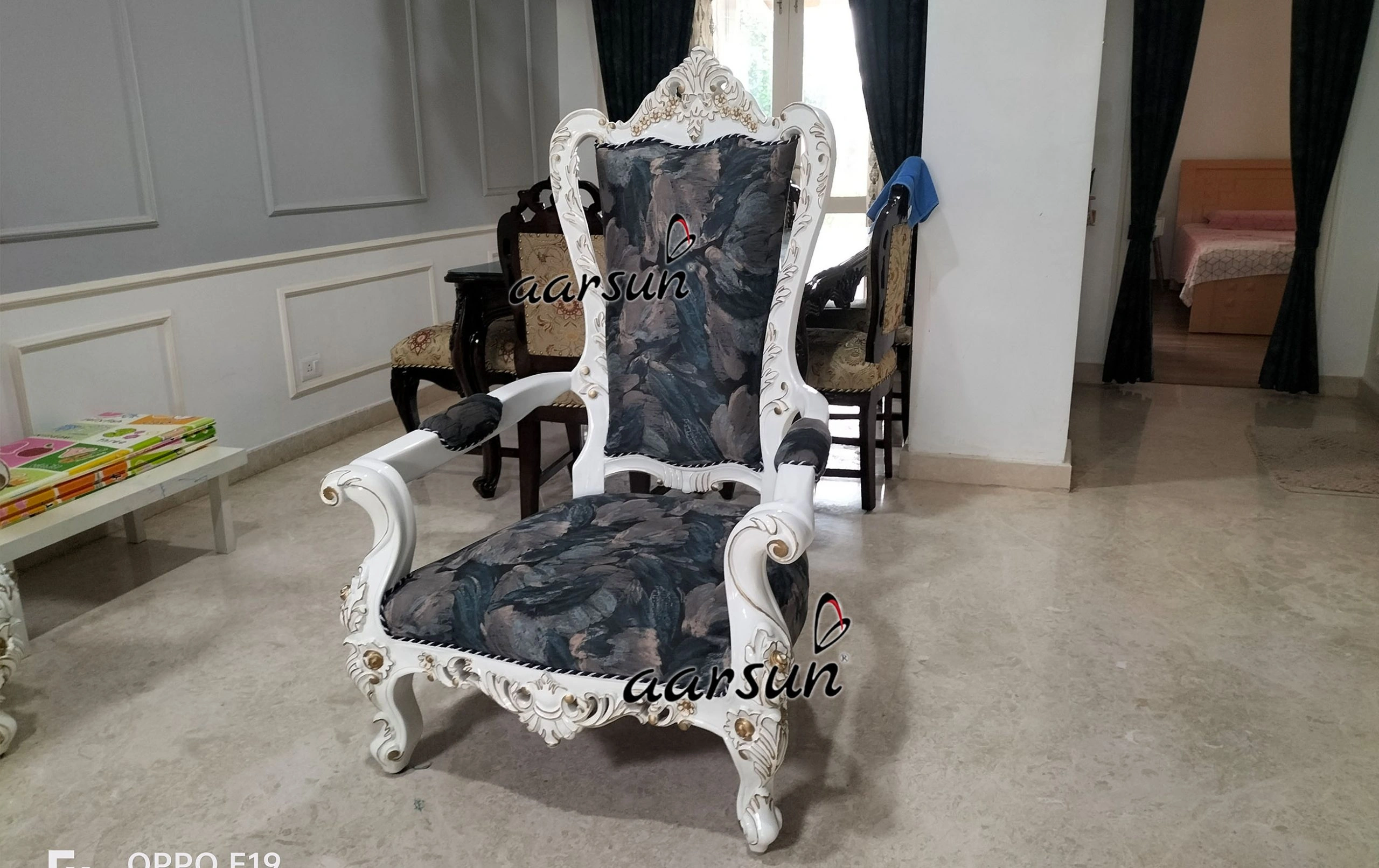 European Style Wooden Sofa Set in White Finish view 3