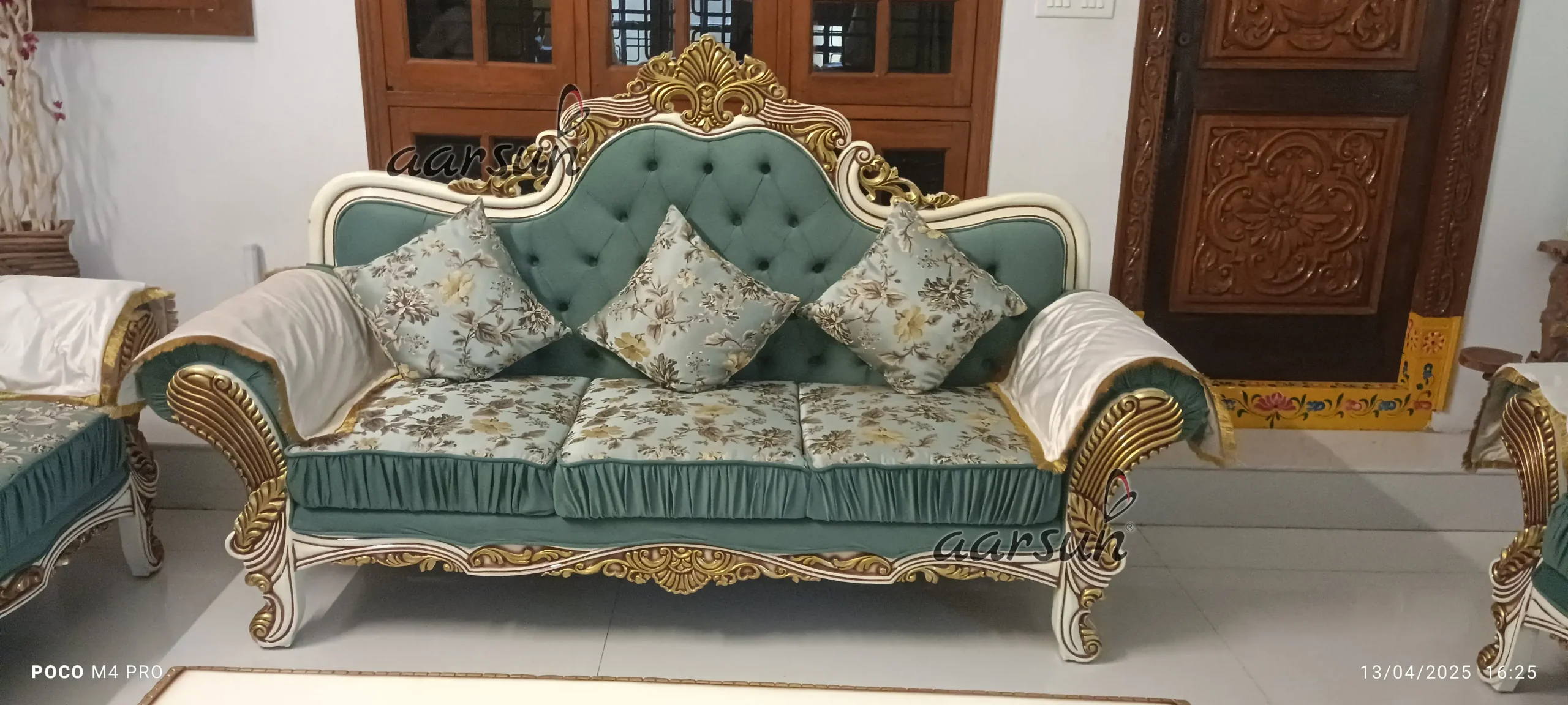 Victorian Style Wooden Sofa Set for Modern Homes view 3